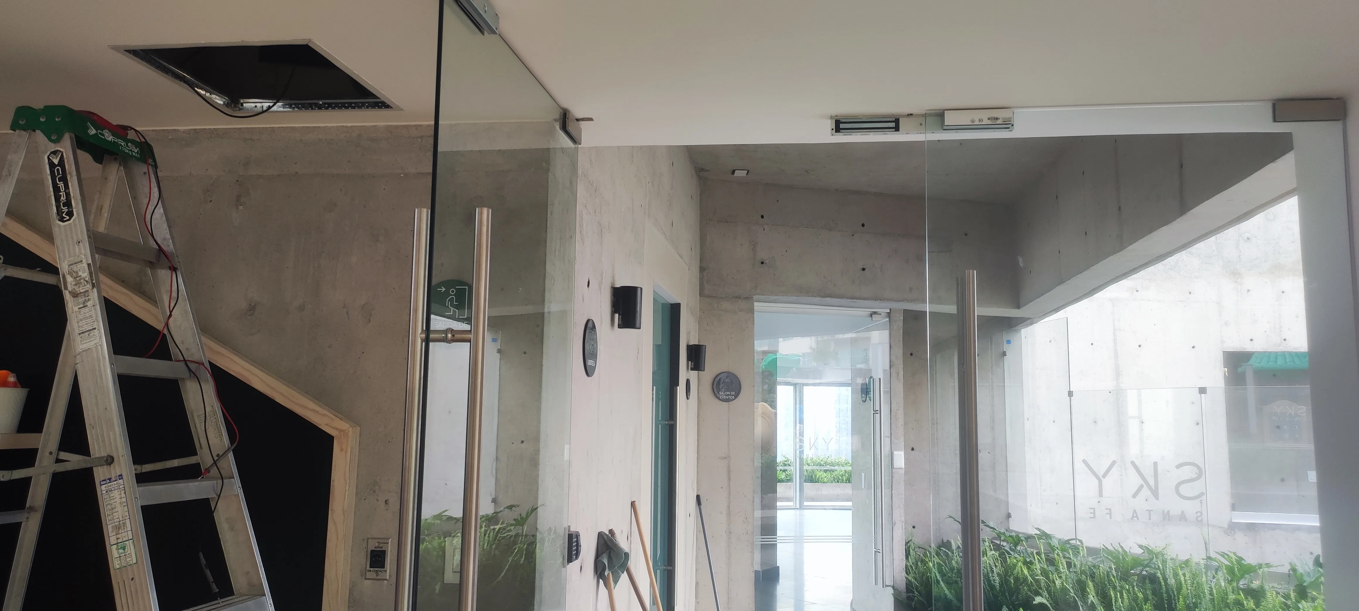 Instalación de Control de Acceso Peatonal realizada por OLEACONTROLS